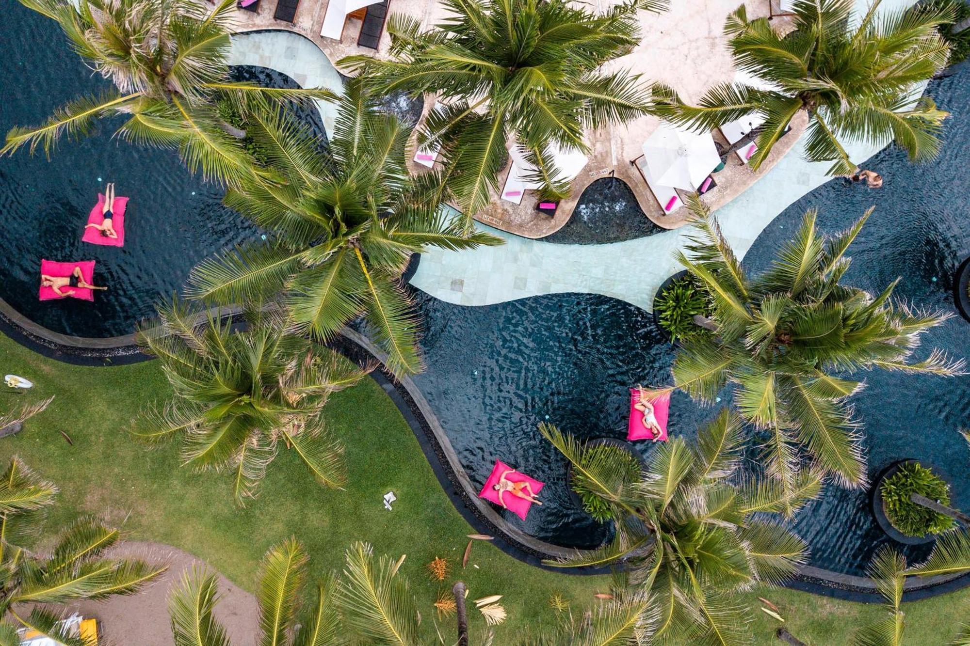 فندق دابليو بالي - سمينياك المظهر الخارجي الصورة Aerial view of the pool at the W Bali
