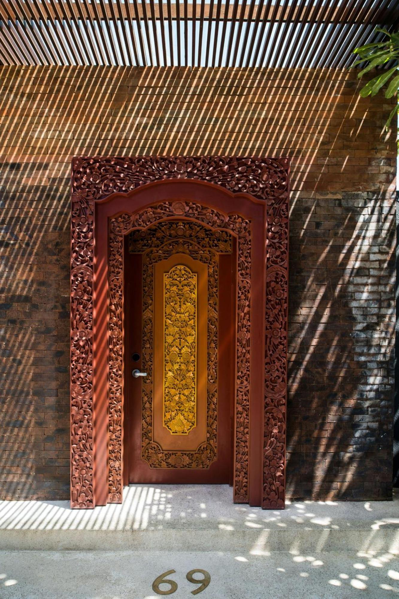 فندق دابليو بالي - سمينياك المظهر الخارجي الصورة Door of the temple